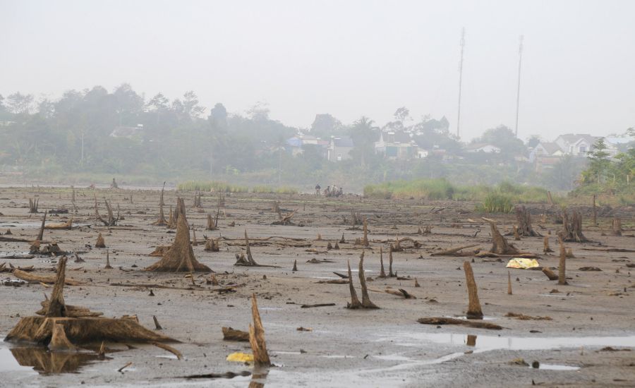 Nhiều hồ đập trên địa bàn tỉnh Đắk Nông đã cạn kiệt nguồn nước. Ảnh: Phan Tuấn