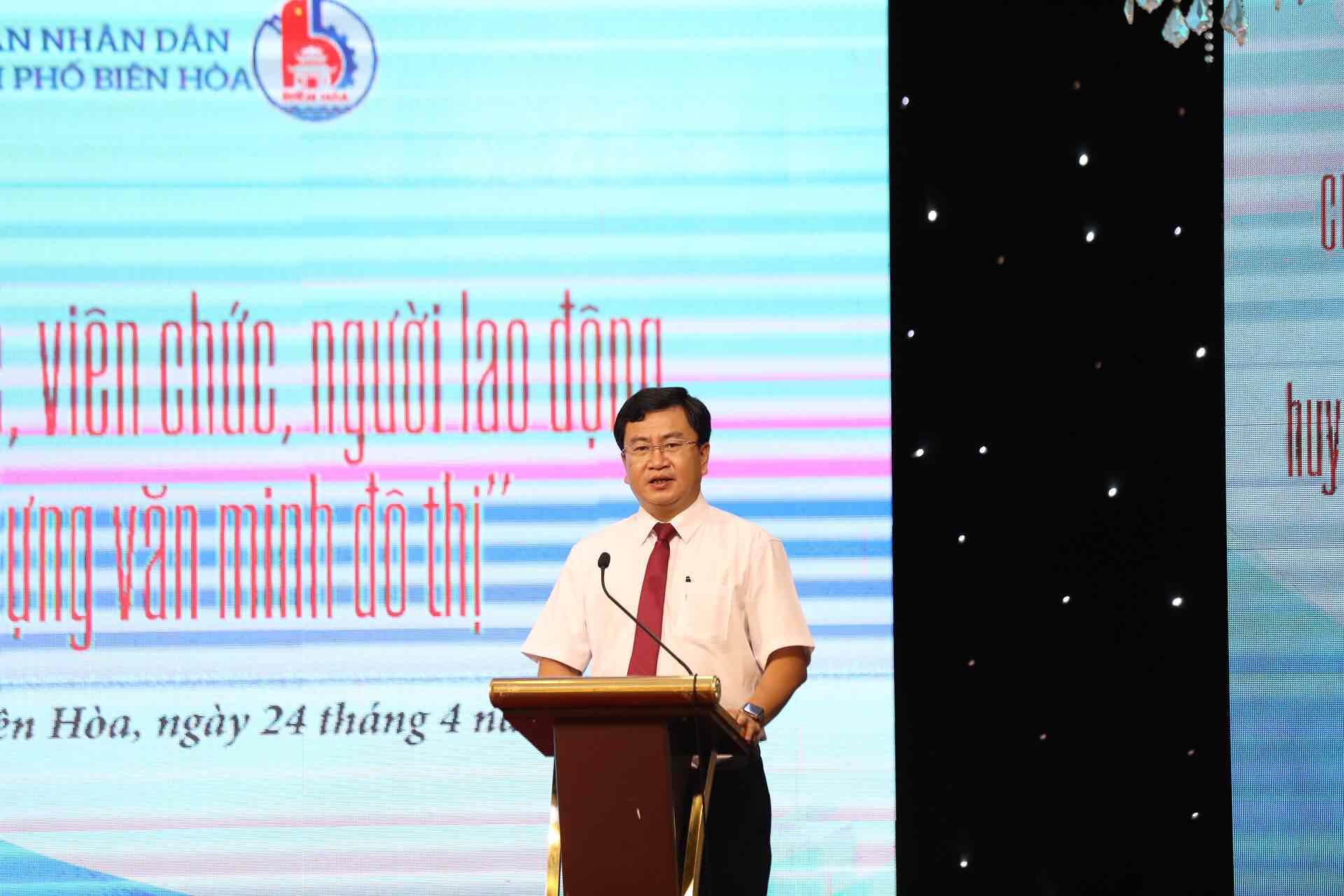 Ông Đào Văn Tuấn - Tổng Biên tập Báo Đồng Nai phát biểu tại buổi tọa đàm. Ảnh: HAC