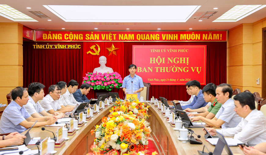 Vinh Phuc Provincial Party Secretary Duong Van An speaks at the conference. Photo: Khanh Linh