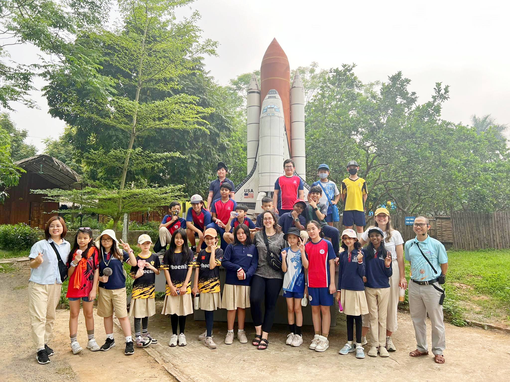 Nằm tại xã Vân Côn, huyện Hoài Đức, công viên giáo dục trải nghiệm Astro Kids Discovery & Camping là địa điểm độc đáo dành cho những trẻ yêu thích thiên văn, khám phá vũ trụ. Tại đây, trẻ sẽ được học lớp thiên văn và kỹ năng sống, tham gia các trò chơi STEM, quan sát các hành tinh bằng kính thiên văn... Ảnh: Astro Kids Discovery & Camping