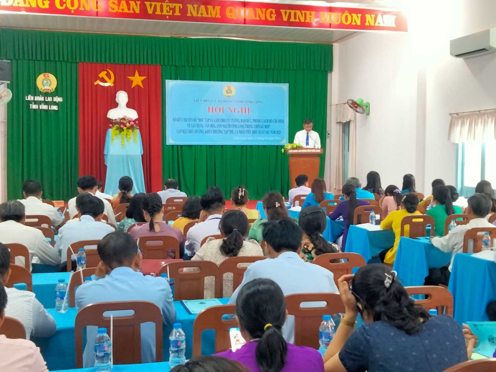 Quang cảnh hội nghị. Ảnh: LĐLĐ tỉnh Vĩnh Long