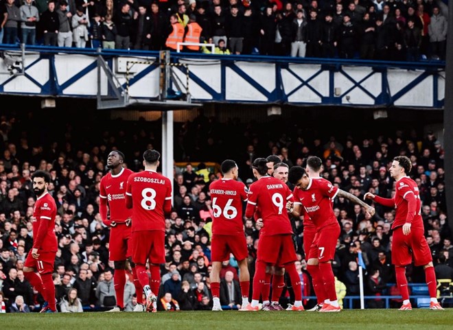 Liverpool thua Everton, gần như hết hi vọng vô địch Premier League