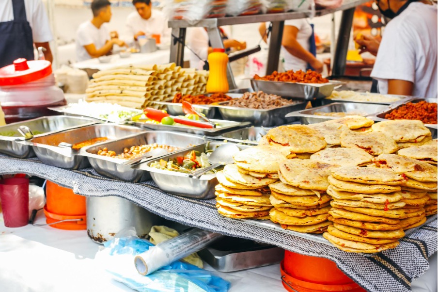 Ẩm thực Mexico có hàng trăm phiên bản tacos. Ảnh: Minh Đức