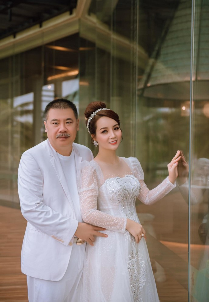 Vợ chồng Mai Thu Huyền yêu nhau từ khi 20 tuổi. Ảnh: Facebook nhân vật