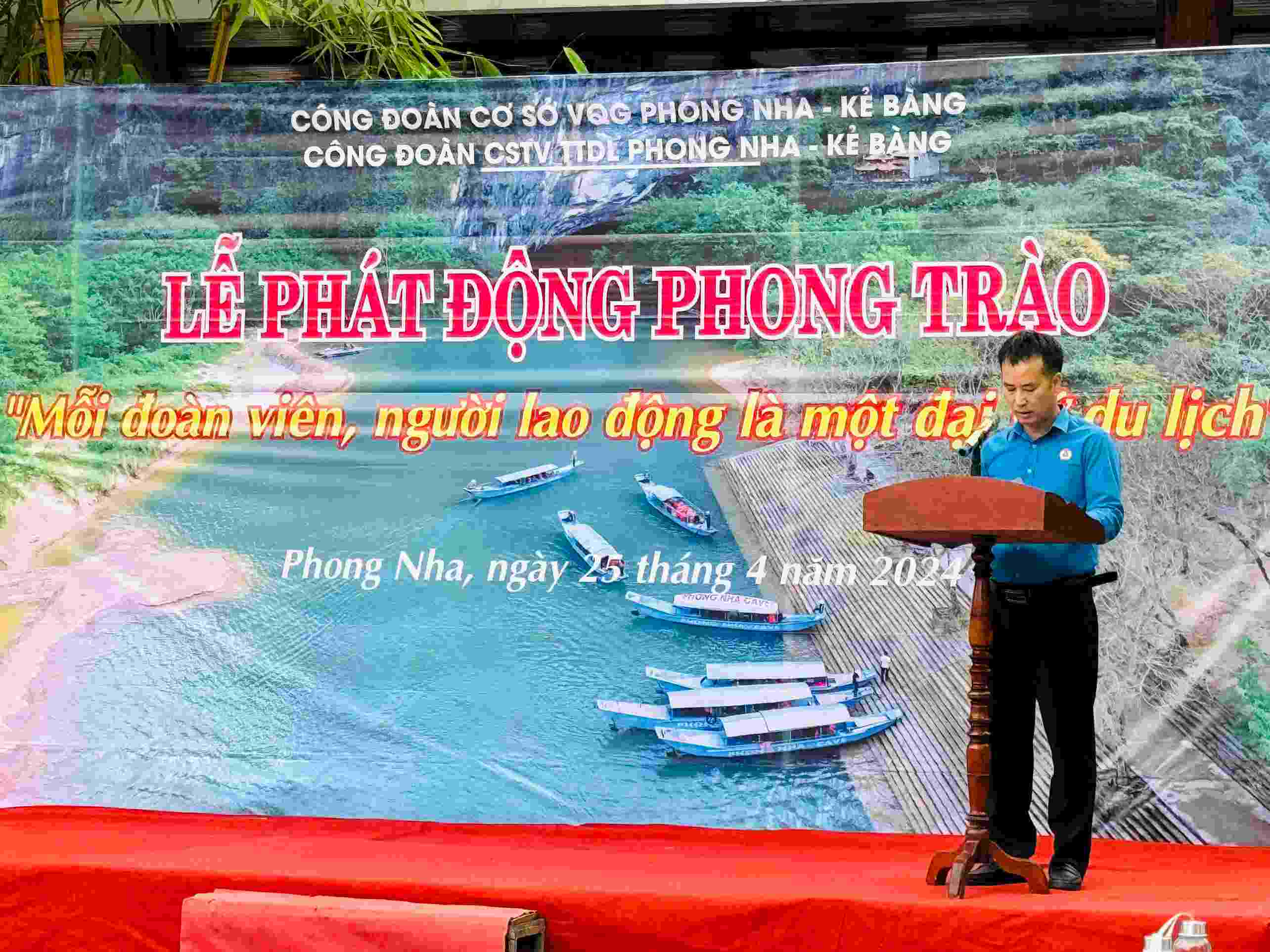 Ông Lê Chiêu Nguyên - Chủ tịch Công đoàn cơ sở thành viên Trung tâm Du lịch Phong Nha - Kẻ Bàng phát biểu tại buổi lễ. Ảnh: Trung tâm Phong Nha - Kẻ Bàng.