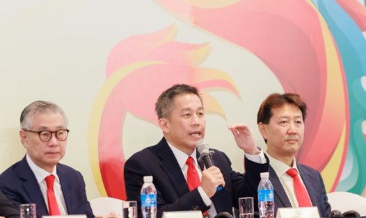 Tổng giám đốc Tan Teck Chuan Lester trả lời các câu hỏi của cổ đông. Ảnh: SABECO 