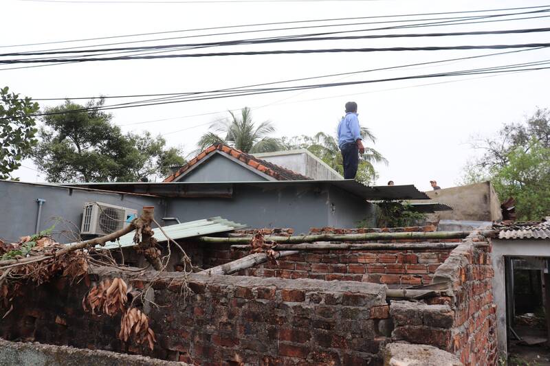 Trong tháng 3 vừa qua, người dân tại phường Hòa Quý (quận Ngũ Hành Sơn, TP Đà Nẵng) đã tháo dỡ nhà cửa, bàn giao mặt bằng cho Dự án Làng đại học. Ảnh: Nguyễn Linh