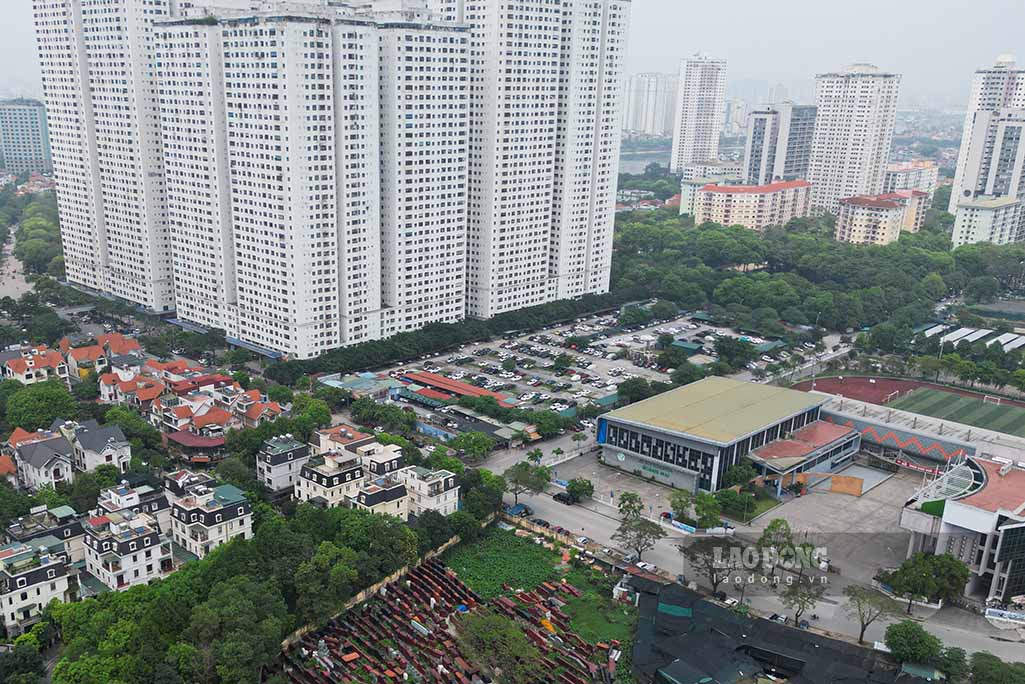 Trong những năm qua, khu vực này dù hình thành các bãi xe lậu có quy mô khủng, nhưng lại thiếu trường học trầm trọng.