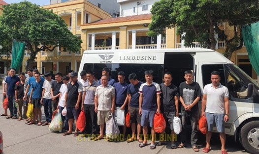 22 con bạc bị Phòng Cảnh sát Hình sự - Công an tỉnh Thái Bình và Công an huyện Thái Thụy bắt giữ. Ảnh: Công an tỉnh Thái Bình