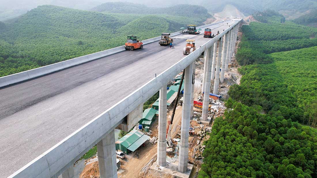 Cao tốc Diễn Châu - Bãi Vọt sẽ khánh thành vào ngày 28.4. Ảnh: Quang Đại