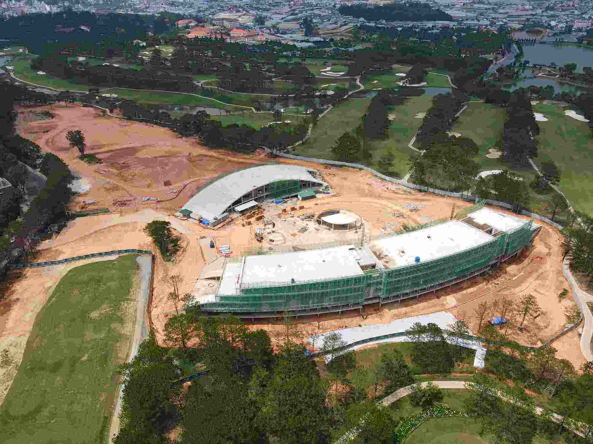 Công trình xây dựng Dự án sân Golf Đồi Cù Đà Lạt, tỉnh Lâm Đồng. Ảnh: Mai Hương
