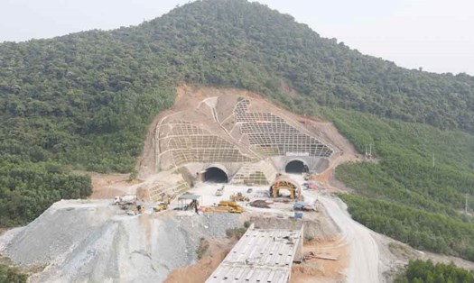 Hầm Đèo Bụt trên tuyến cao tốc Bắc - Nam phía Đông giai đoạn 2021 - 2025 nhìn từ phía Bắc. Ảnh: Trần Tuấn.