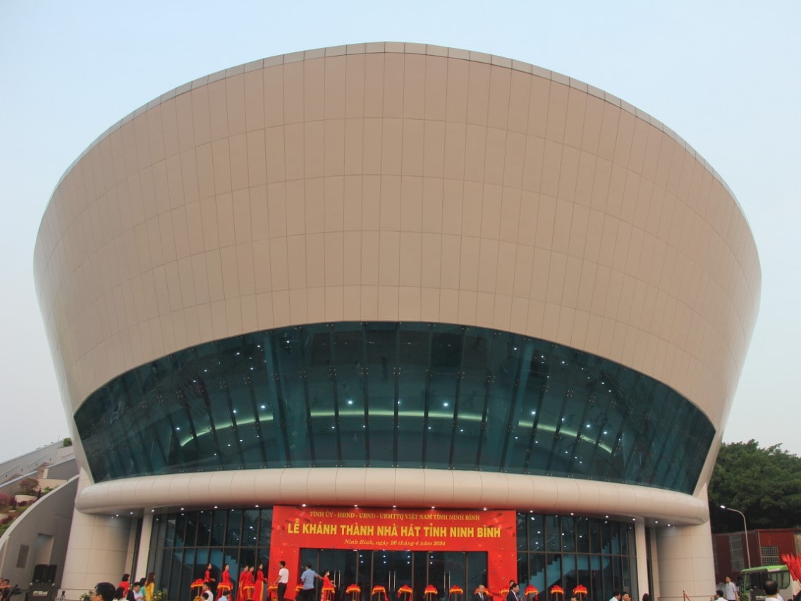 Nhà hát tỉnh Ninh Bình có tổng mức đầu tư trên 200 tỉ đồng. Ảnh: Nguyễn Trường
