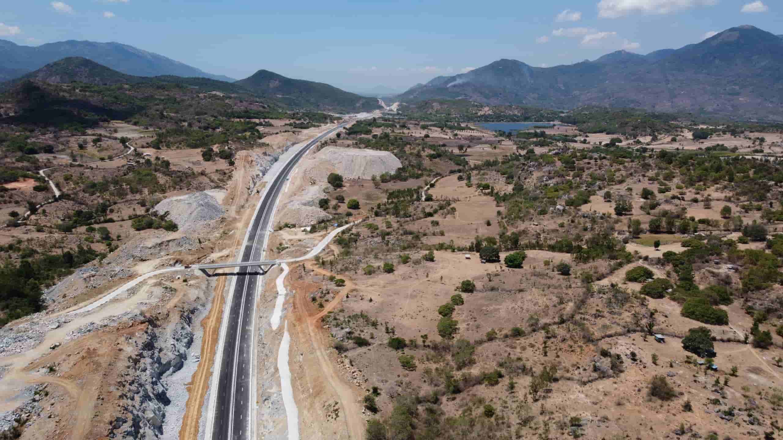 Dự án cao tốc Cam Lâm - Vĩnh Hảo có tổng mức đầu tư 8.925 tỷ đồng, với chiều dài 78,5km. 