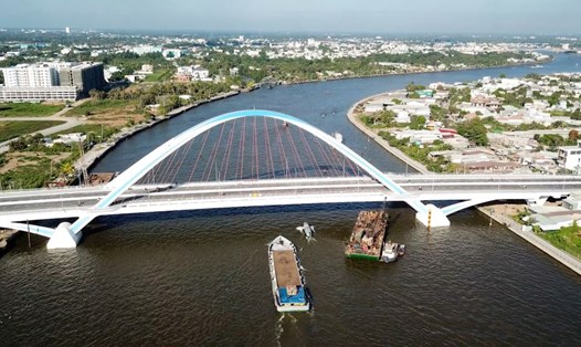 Cầu Trần Hoàng Na có tổng mức đầu tư 791 tỉ đồng. Ảnh: Tạ Quang
