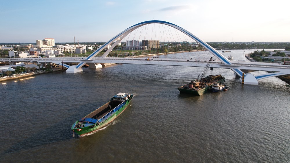 Cầu Trần Hoàng Na bắc qua sông Cần Thơ nối hai quận Ninh Kiều và Cái Răng. Ảnh: Tạ Quang