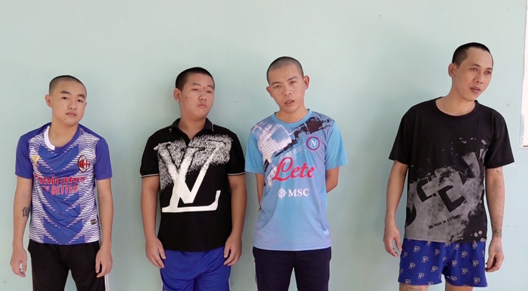 4 đối tượng cướp tài sản Đạt, Đại, Vương, Giàu sau khi bắt giữ (từ trái qua). Ảnh: Vũ Tiến