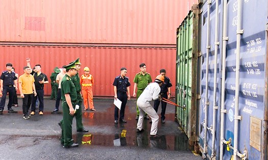 Lô hàng hợp kim đồng trị giá 30 tỉ đồng bị khai báo là gỗ keo nhằm xuất khẩu qua cảng Hải Phòng. Ảnh: BĐBP Hải Phòng