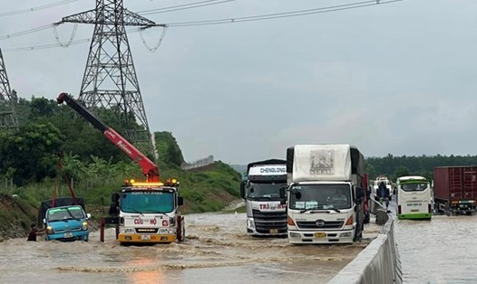 Cao tốc Phan Thiết - Dầu Giây từng bị ngập nước trước đó. Ảnh: Phạm Duy