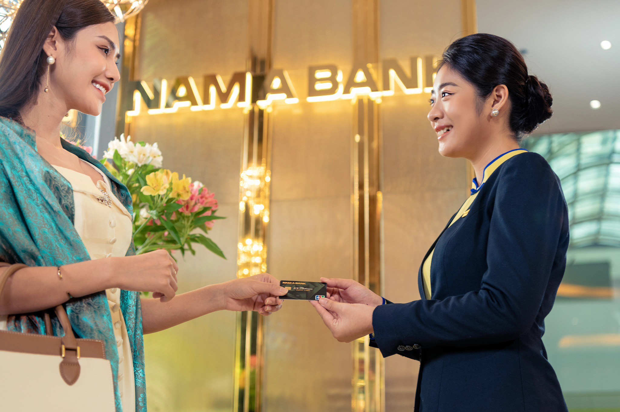 Chủ thẻ tín dụng Nam A Bank sở hữu nhiều đặc quyền ưu đãi hấp dẫn. Ảnh: Vinh Nguyễn