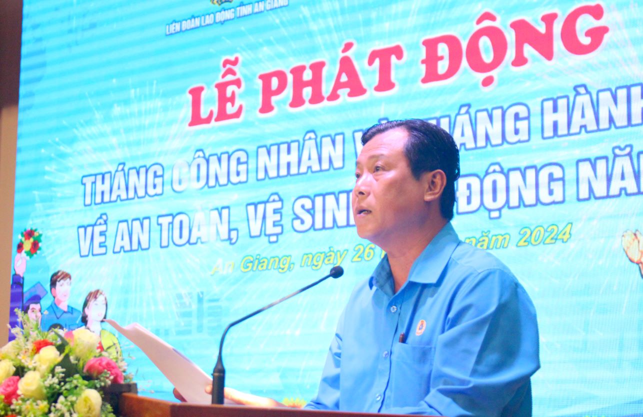 Phó Chủ tịch LĐLĐ tỉnh An Giang Nguyễn Nhật Tiến phát biểu tại lễ phát động Tháng Công nhân 2024. Ảnh: Lâm Điền
