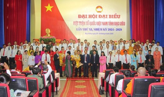 Các đại biểu ủy viên Ủy ban Mật trận Tổ quốc Việt Nam tỉnh Bạc Liêu ra mắt tại Đại hội. Ảnh: Nhật Hồ
