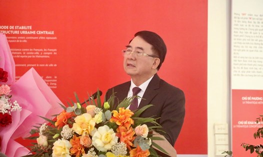 Phó Chủ tịch UBND thành phố Hải Phòng Lê Khắc Nam chia sẻ tại buổi gặp gỡ báo chí. Ảnh: Hạnh An. 