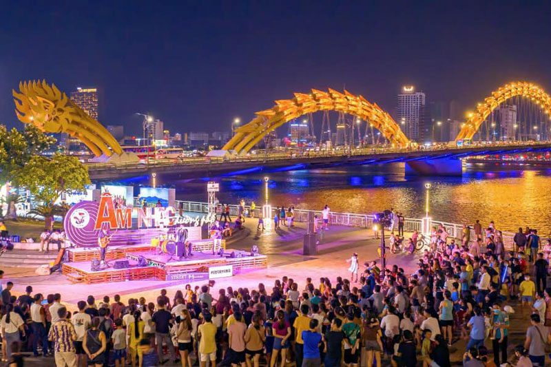 Đà Nẵng thường xuyên có những đêm nhạc ngoài trời bên sông Hàn. Ảnh: Trung tâm lễ hội Đà Nẵng