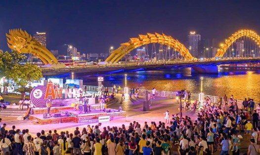 Đà Nẵng thường xuyên có những đêm nhạc ngoài trời bên sông Hàn. Ảnh: Trung tâm lễ hội Đà Nẵng