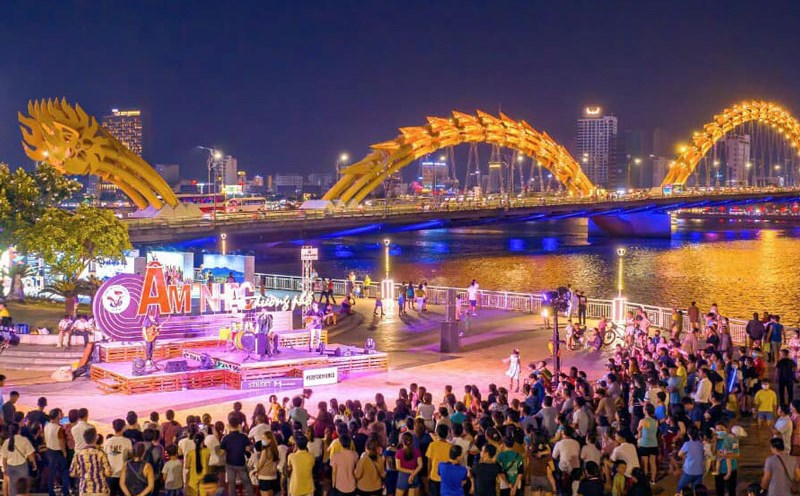 Đà Nẵng thường xuyên có những đêm nhạc ngoài trời bên sông Hàn. Ảnh: Trung tâm lễ hội Đà Nẵng