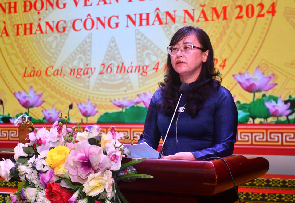 Đồng chí Phó Chủ tịch UBND tỉnh - Giàng Thị Dung phát biểu tại lễ phát động. Ảnh: Cao Cường