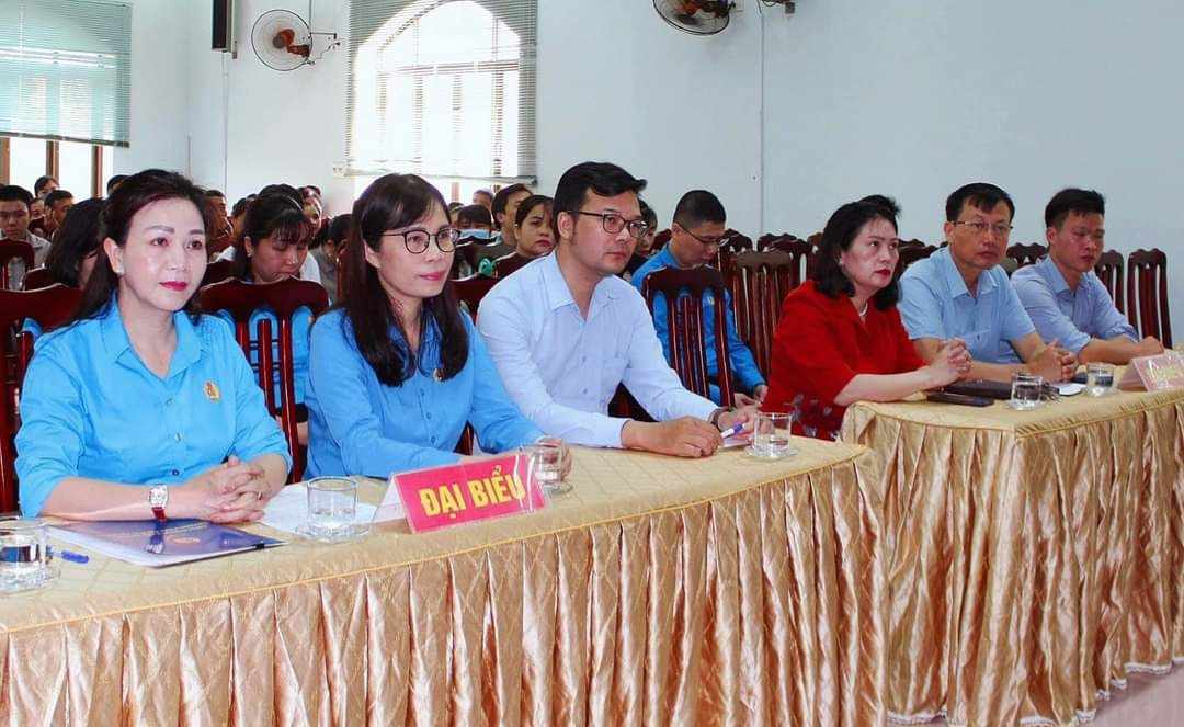 Các đại biểu tham dự lễ phát động tháng công nhân. Ảnh: Công đoàn Tuyên Quang