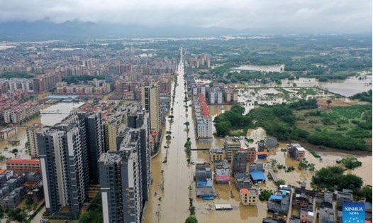 Khu dân cư ngập nước ở Thanh Viễn, tỉnh Quảng Đông phía nam Trung Quốc. Ảnh: Tân Hoa Xã