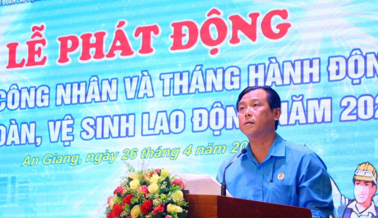 Ông Nguyễn Nhật Tiến - Phó Chủ tịch LĐLĐ tỉnh An Giang phát động Tháng Công nhân năm 2024. Ảnh: Lâm Điền