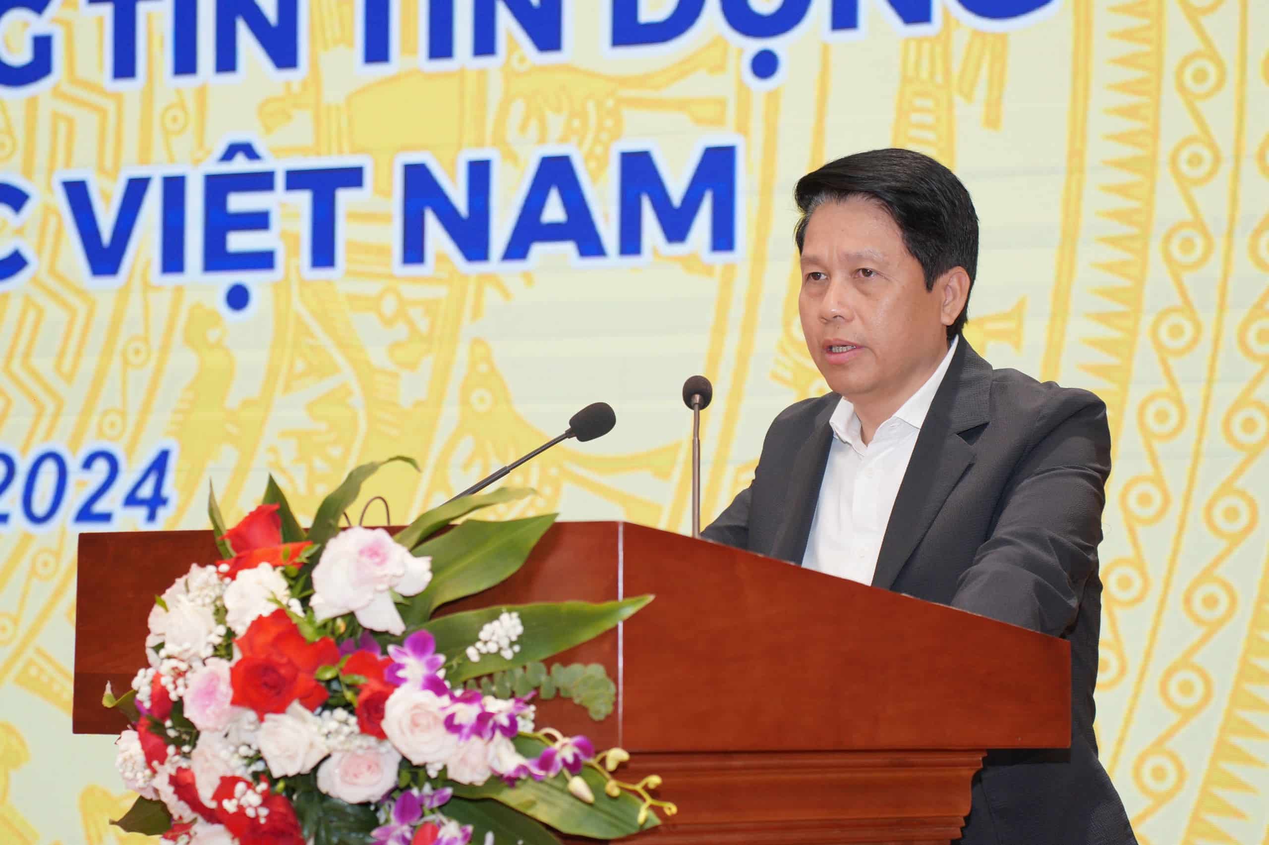 Phó Thống đốc NHNN Phạm Tiến Dũng đánh giá cao sự cố gắng của các vụ, cục NHNN và CIC trong việc ban hành kịp thời Thông tư 15. Ảnh BTC