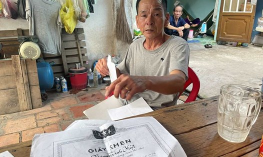 Ông Huỳnh Anh Kiệt phản ánh về việc đi bộ đội xuất ngũ từ năm 1987 nhưng không được xét kết nạp vào Hội Cựu Chiến binh Việt Nam. Ảnh: Đình Trọng