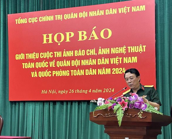 Đại tá Nguyễn Xuân Thủy, Phó cục trưởng Cục Tuyên huấn chủ trì họp báo. Ảnh: Hạnh An.