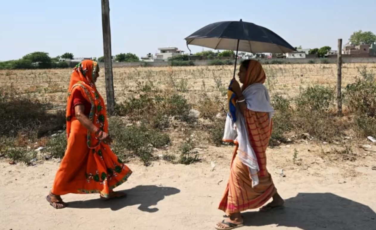 Nắng nóng ở Vrindavan, Ấn Độ ngày 26.4.2024. Ảnh: AFP