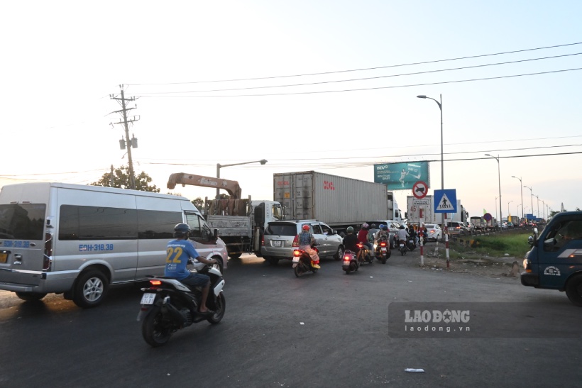 Từ trưa  đến chiều tối ngày 26.4, tại Quốc lộ 60 thuộc địa bàn huyện Châu Thành (tỉnh Bến Tre) đã xảy ra ùn ứ giao thông cục bộ. Đến lúc 18h30 cùng ngày tình trạng ùn ứ vẫn còn xảy ra.