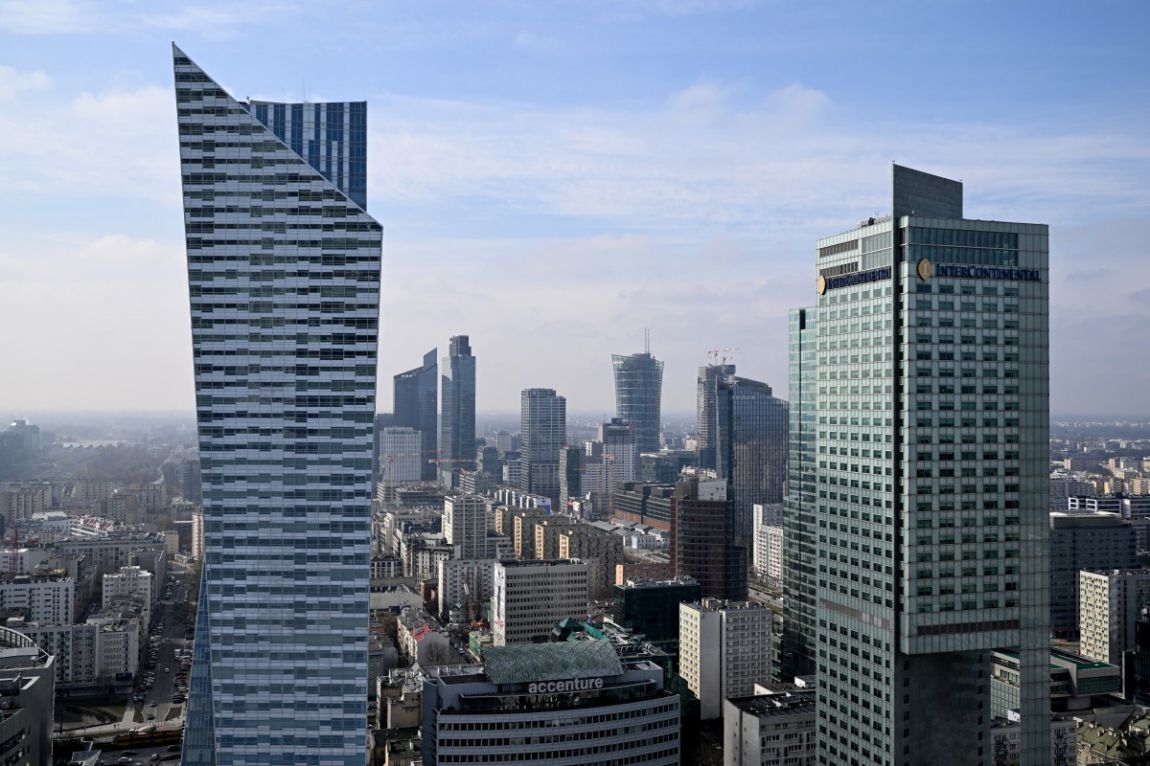 Tổ hợp tòa nhà văn phòng cao tầng ở Warsaw, Ba Lan. Ảnh: AFP