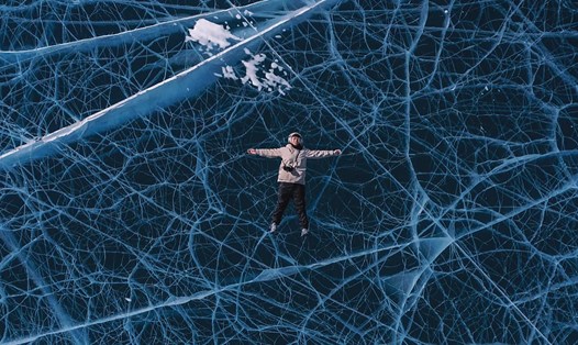 Mặt hồ đóng băng ở Mông Cổ. Ảnh: Nhân vật cung cấp