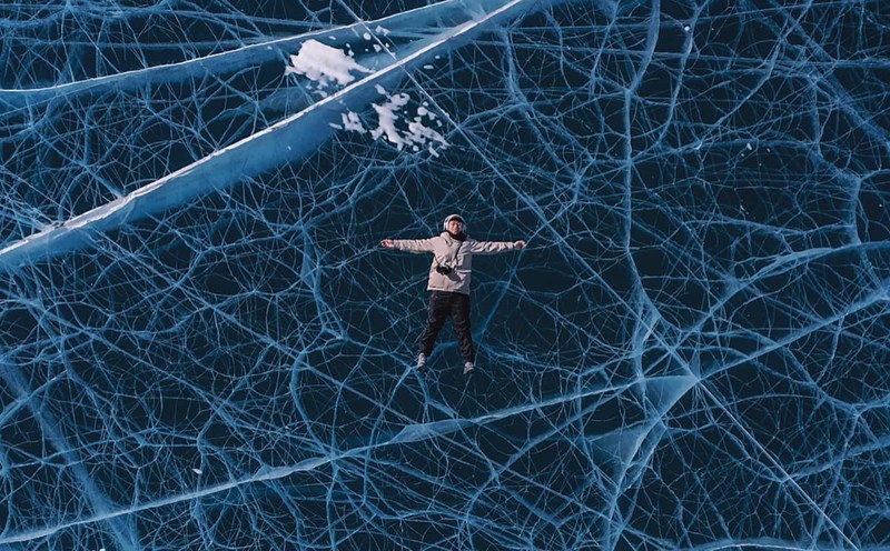 Mặt hồ đóng băng ở Mông Cổ. Ảnh: Nhân vật cung cấp