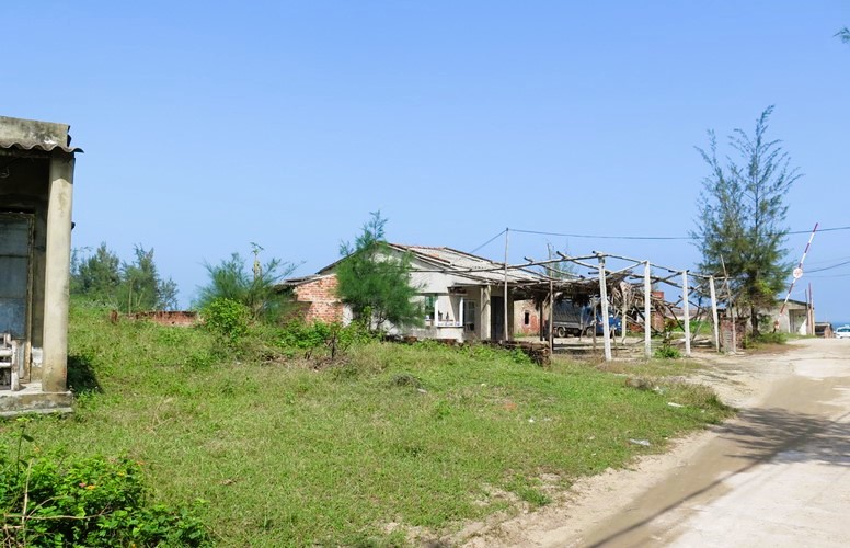 Dự án khu dân cư dịch vụ - du lịch làng chài Điện Dương dang dở 8 năm qua. Ảnh: Hoài Nam