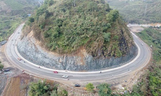 Toàn cảnh dự án xử lý nguy cơ mất an toàn giao thông đoạn dốc Cun trên Quốc lộ 6. Ảnh: Minh Nguyễn