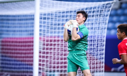 Quan Văn Chuẩn mắc sai lầm đáng tiếc ở tứ kết U23 châu Á. Ảnh: AFC