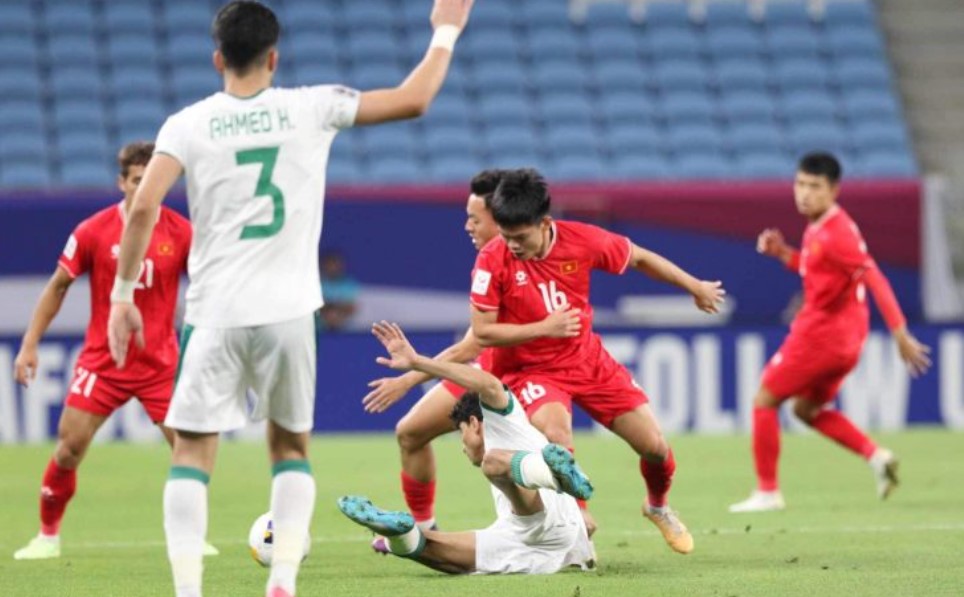 U23 Việt Nam nỗ lực tấn công đến phút cuối cùng trước U23 Iraq. Ảnh: VFF