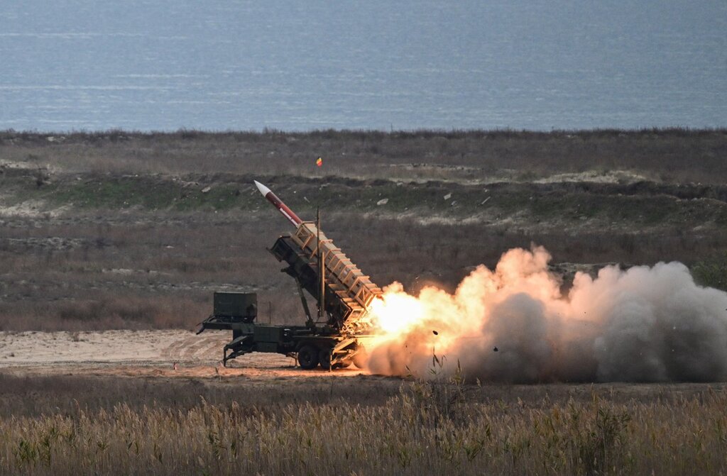 Gói viện trợ mới của Mỹ cho Ukraina bao gồm tên lửa Patriot và NASAMS. Ảnh: AFP