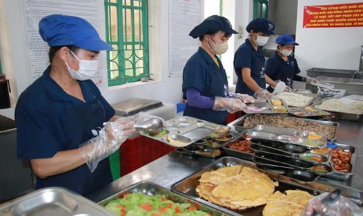 Kiểm tra bếp ăn tập thể tại Nam Định. Ảnh: Cục An toàn thực phẩm cung cấp