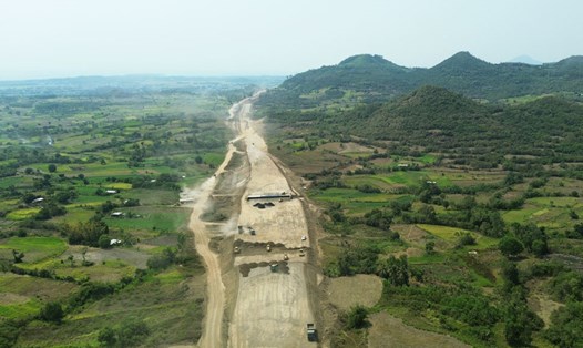 Một đoạn tại Dự án thành phần đoạn Chí Thạnh - Vân Phong (thuộc Dự án cao tốc Bắc - Nam, đoạn qua tỉnh Phú Yên). Ảnh: Hoài Luân