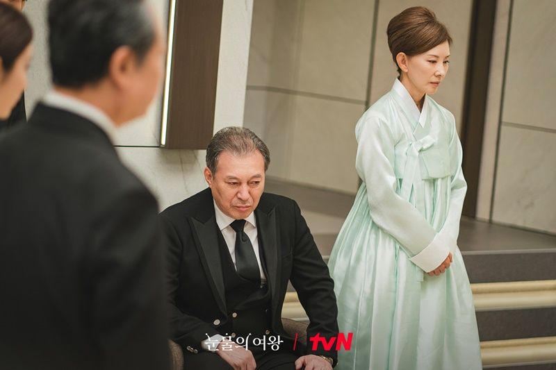 Kim Kap Soo đóng vai chủ tịch Hong Man Dae. Ảnh: Nhà sản xuất